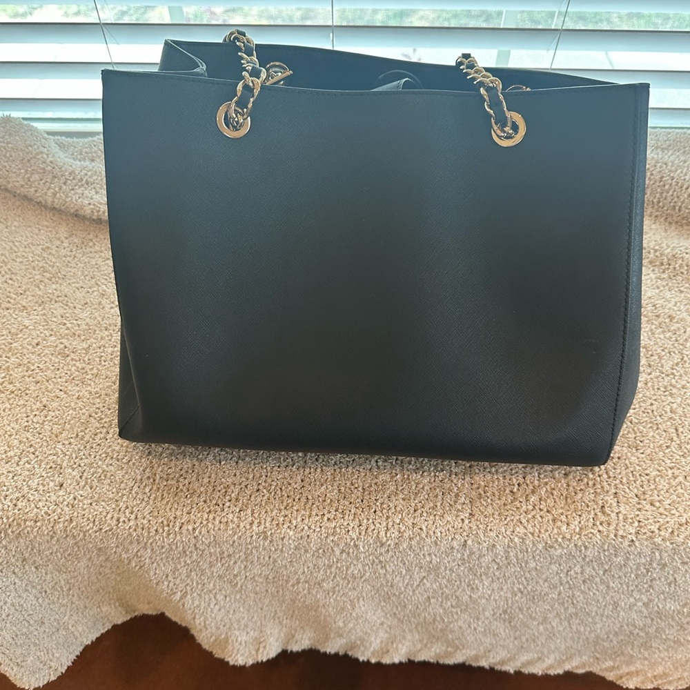 Michael Kors Black and Gold Shoulder Bag with Chain Straps - Picture 2 of 4
